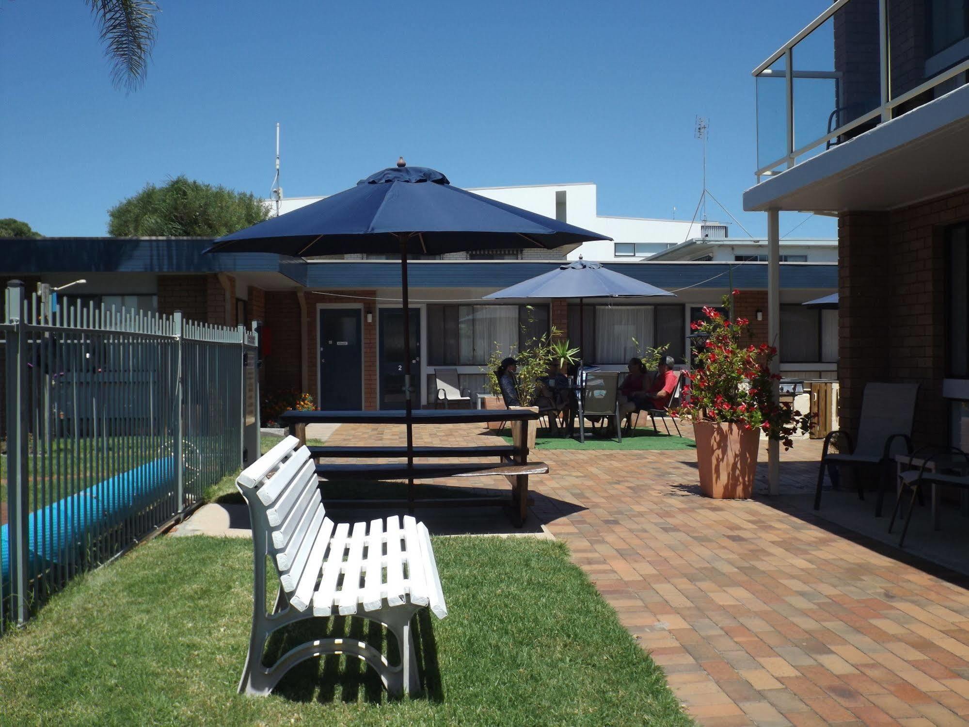 Surfside Aparthotel 3*